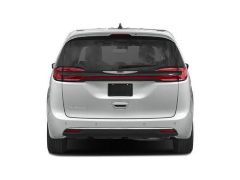 Used 2024 Chrysler Pacifica Touring-L FWD image 5