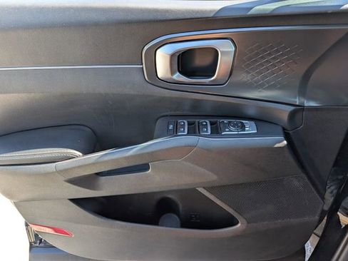 Used 2023 Kia Sorento LX image 35