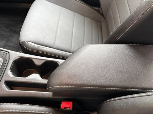 Certified 2025 Volkswagen Jetta SE w/ Sunroof Package FWD image 19