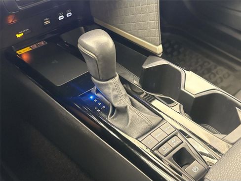 Used 2025 Toyota Camry XLE image 28