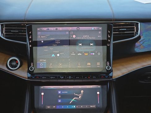 Used 2022 Jeep Grand Wagoneer Series III w/ Flexible Seating Group image 27