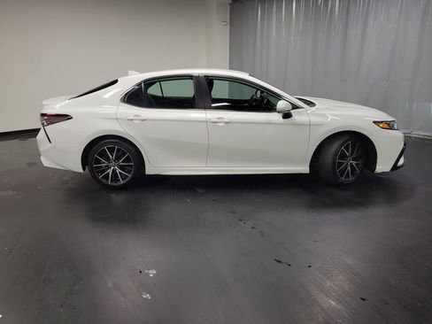 Used 2023 Toyota Camry SE FWD image 9