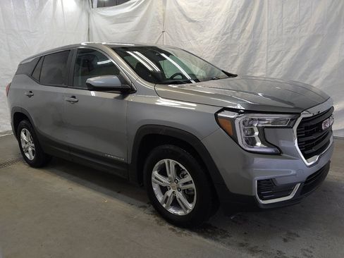 Used 2024 GMC Terrain SLE image 11