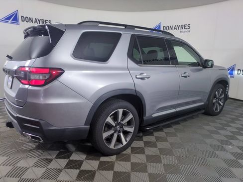 Certified 2023 Honda Pilot Touring image 9