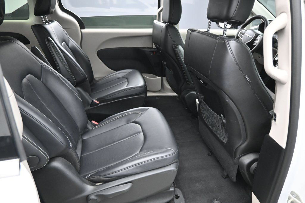 Used 2024 Chrysler Pacifica Limited FWD image 31