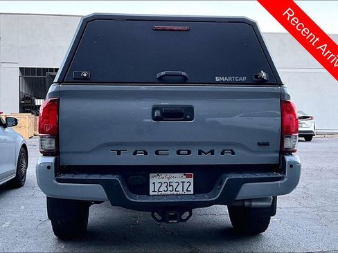 Used 2019 Toyota Tacoma TRD Off-Road w/ Technology Package AWD/4WD image 4