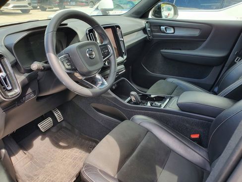 Certified 2022 Volvo XC40 T5 R-Design w/ Protection Package Premier image 15