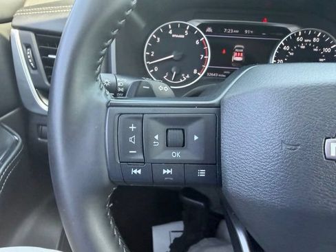 Used 2025 Nissan Rogue SV AWD/4WD image 19