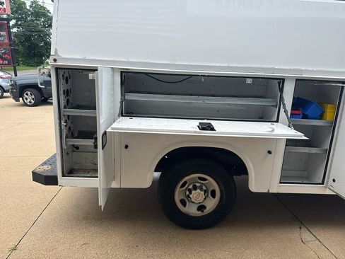 Used 2018 Chevrolet Express 3500 w/ Power Convenience Package RWD image 26
