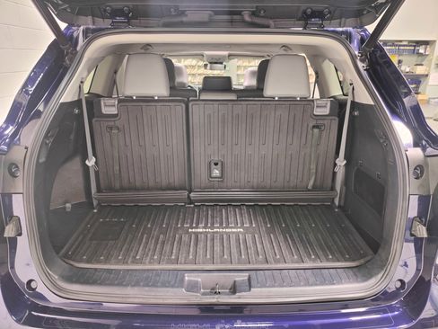 Used 2022 Toyota Highlander XLE image 14