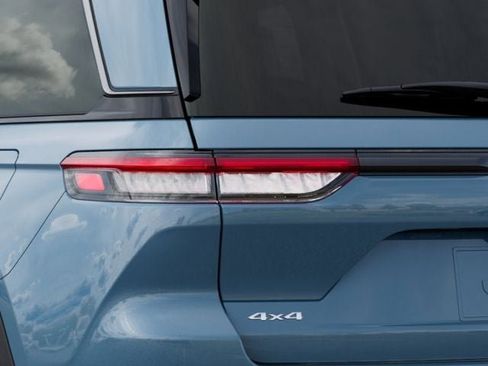New 2026 Jeep Grand Cherokee Limited w/ Limited Altitude Package AWD/4WD image 9