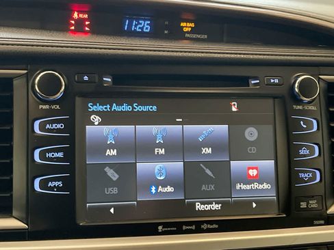 Used 2018 Toyota Highlander XLE AWD/4WD image 16