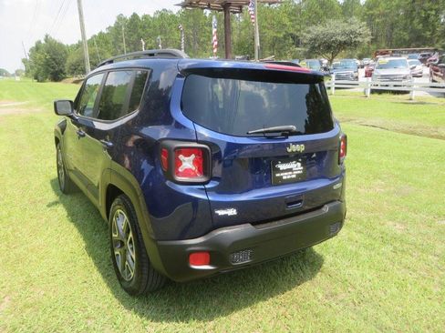 Used 2018 Jeep Renegade Latitude w/ Safety & Security Group FWD image 8