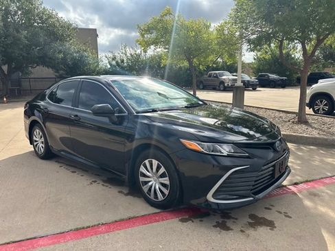 Used 2023 Toyota Camry LE FWD image 3