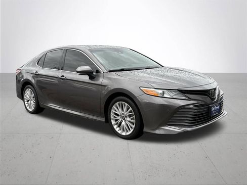 Used 2018 Toyota Camry L image 4