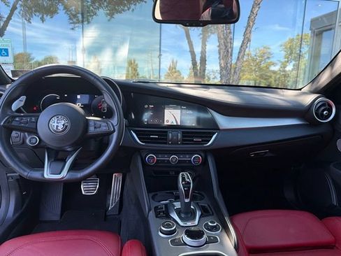 Used 2024 Alfa Romeo Giulia Veloce AWD/4WD image 24