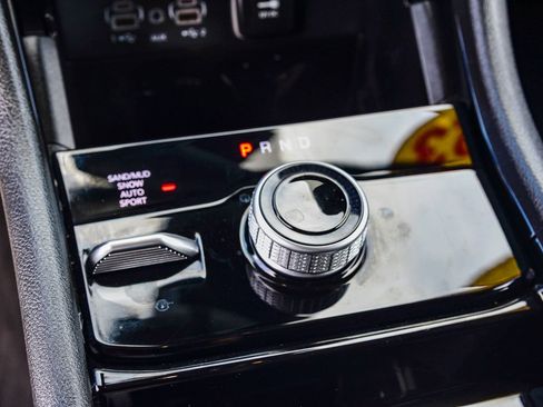 Used 2023 Jeep Grand Cherokee Limited w/ Black Appearance Package image 26