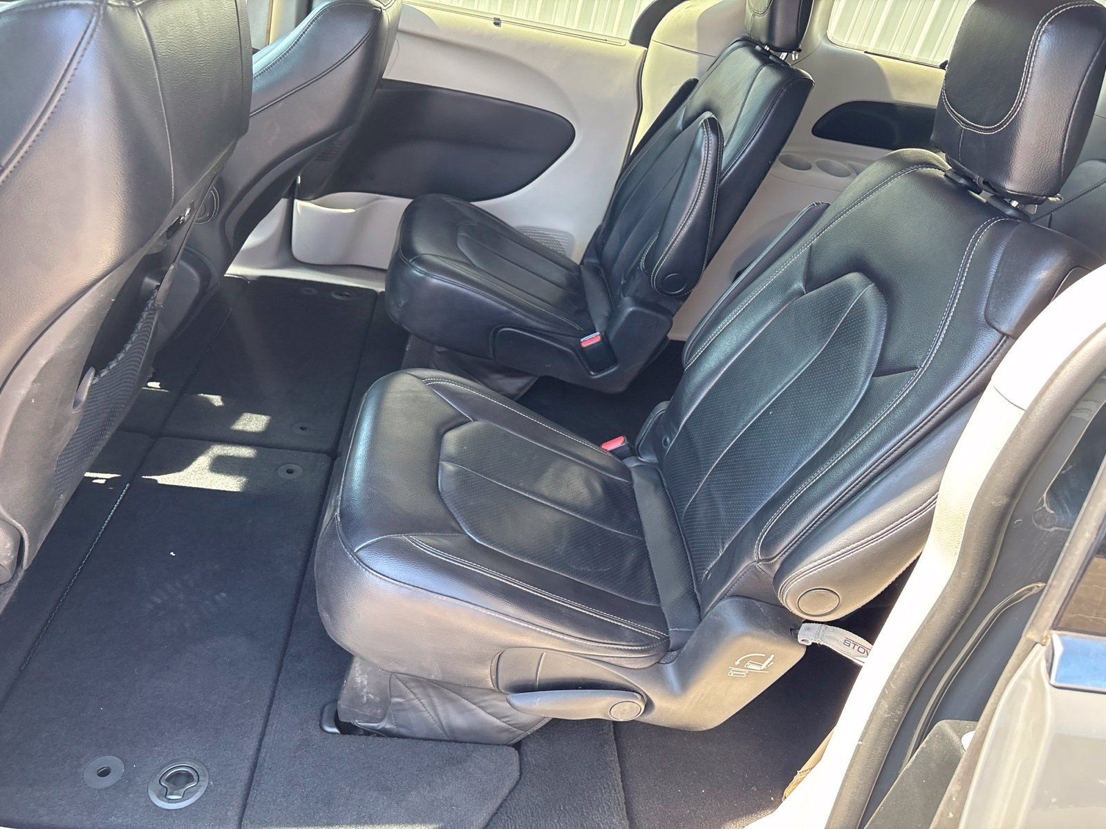 Used 2022 Chrysler Pacifica Touring-L FWD image 11