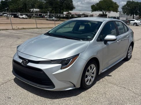 Used 2025 Toyota Corolla LE FWD image 1