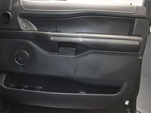 Used 2022 Ford Expedition XLT image 14