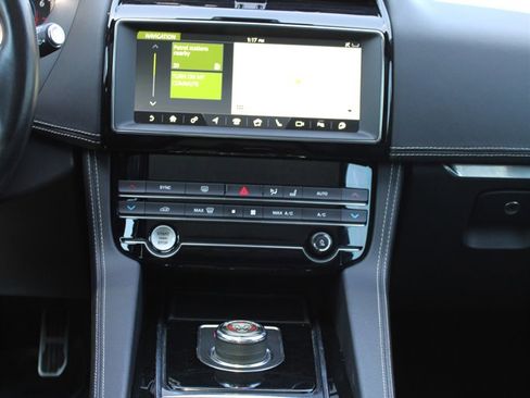 Used 2020 Jaguar F-PACE S image 11