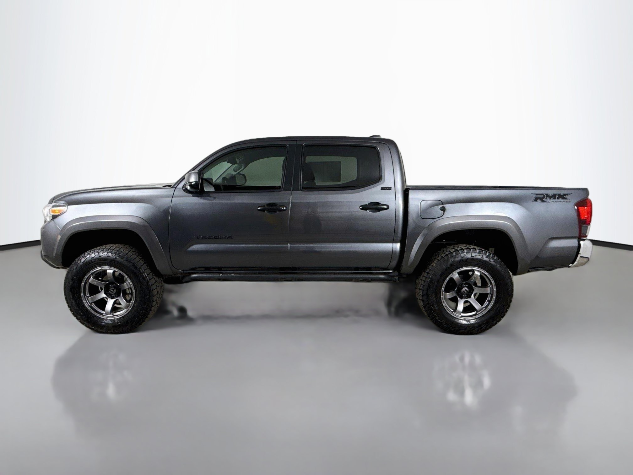 Certified 2023 Toyota Tacoma SR5 w/ Black Out Package (TMS) AWD/4WD image 4