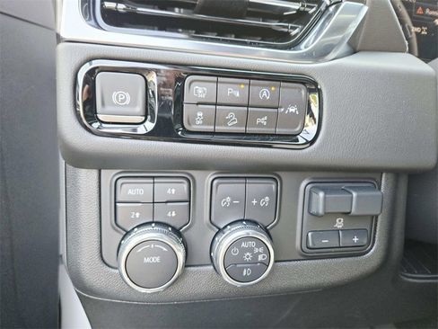 New 2025 GMC Yukon Denali w/ Denali Reserve Package image 32