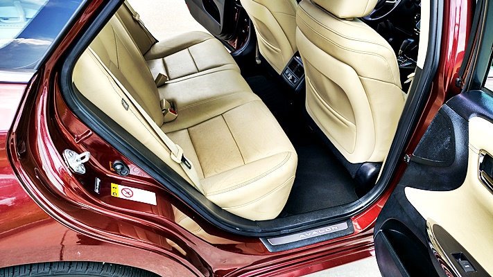 Used 2013 Toyota Avalon Limited FWD image 17