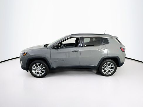 Used 2023 Jeep Compass Latitude AWD/4WD image 8