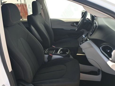 Used 2018 Chrysler Pacifica Touring Plus FWD image 16