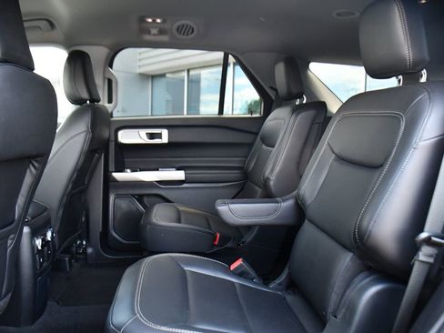 Used 2023 Ford Explorer XLT w/ Equipment Group 202A AWD/4WD image 21