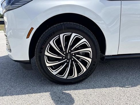 New 2026 Lincoln Navigator Black Label AWD/4WD image 10