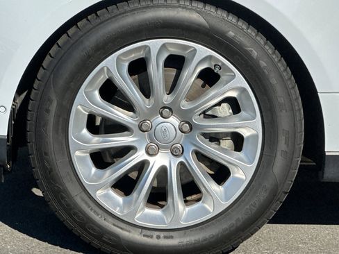 Used 2019 Land Rover Range Rover HSE image 11