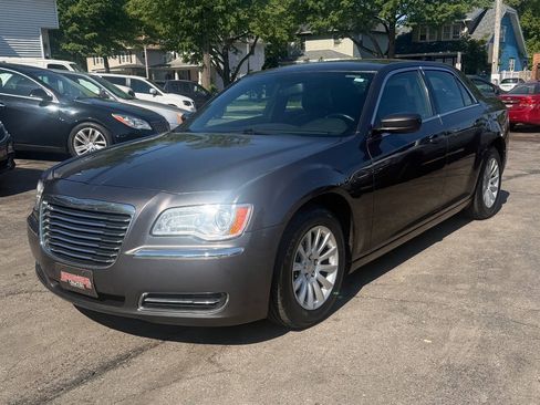 Used 2014 Chrysler 300 RWD image 2