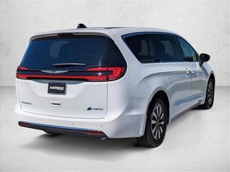 Used 2023 Chrysler Pacifica Touring-L video 2