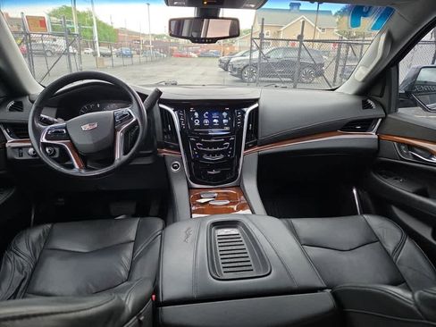 Used 2019 Cadillac Escalade 4WD image 17