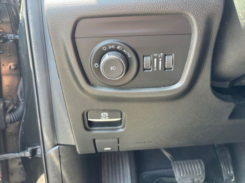 Used 2022 Jeep Grand Cherokee L Limited AWD/4WD image 18