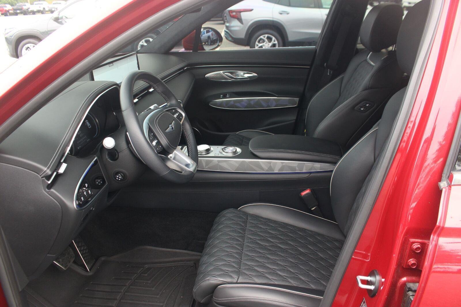 Used 2024 Genesis GV70 3.5T Sport w/ Sport Advanced Package AWD/4WD image 14