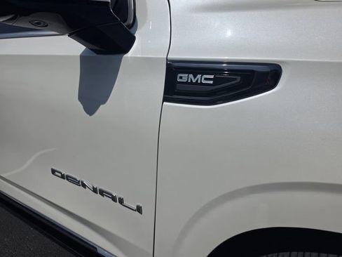 Used 2023 GMC Yukon Denali Ultimate AWD/4WD image 21