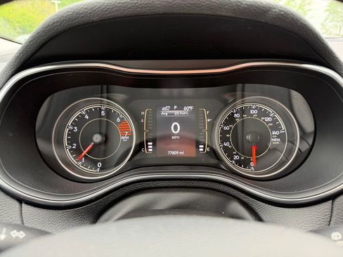 Used 2019 Jeep Cherokee Latitude Plus w/ Cold Weather Group AWD/4WD image 11
