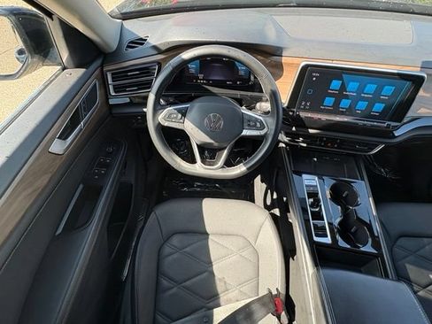 Used 2024 Volkswagen Atlas SE AWD/4WD image 11