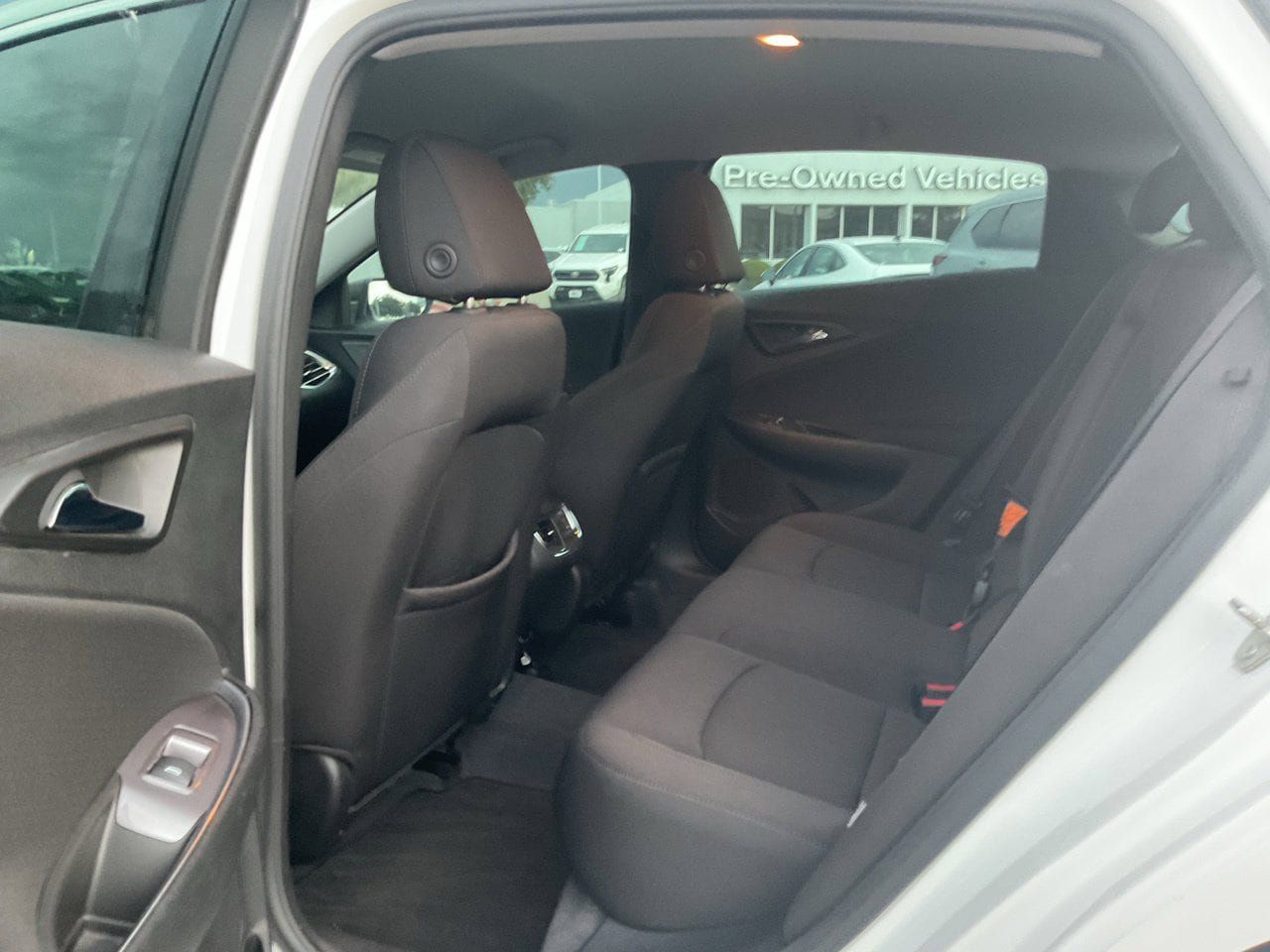 Used 2018 Chevrolet Malibu LT FWD image 9
