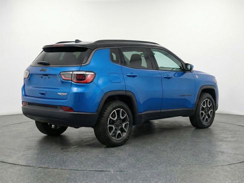 Used 2025 Jeep Compass Trailhawk image 9