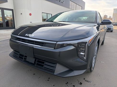 New 2025 Kia K4 LX image 13