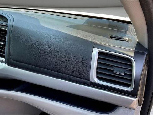 Used 2018 Toyota Highlander XLE FWD image 29