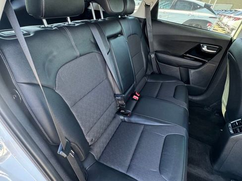 Used 2022 Kia Niro EX image 17