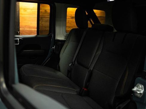 Used 2025 Jeep Wrangler Unlimited Sahara image 10