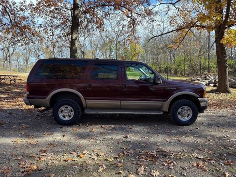 Used 2001 Ford Excursion Limited image 2