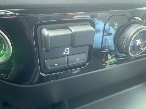 Used 2022 Chevrolet Silverado 1500 ZR2 w/ Technology Package image 35