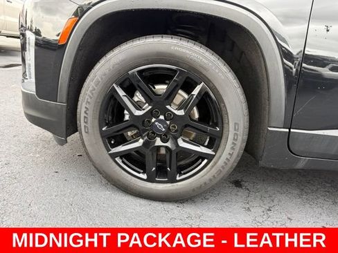 Used 2022 Chevrolet Traverse LT w/ LPO, Blackout Package FWD image 9